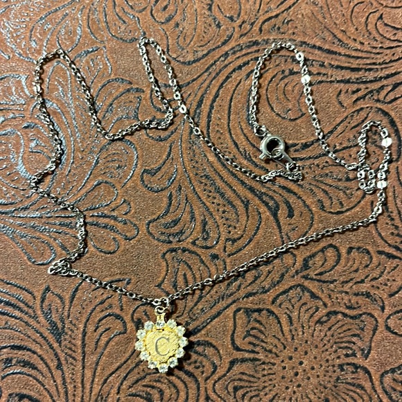 “C” initial goldtone heart pendant with cz stones. Silvertone chain. - Picture 4 of 5